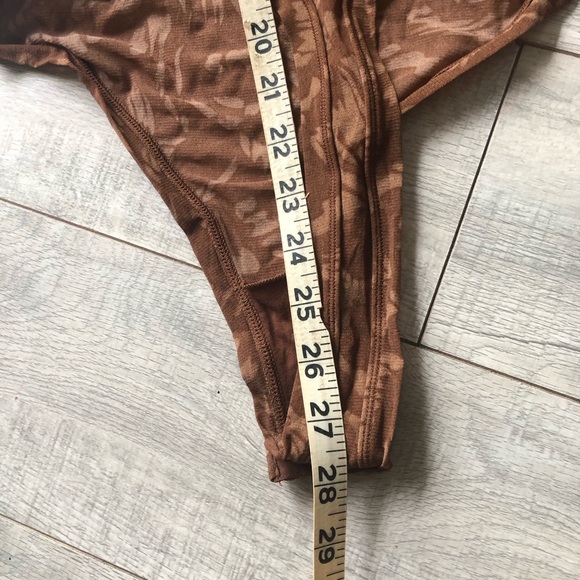 Skims latte swirl body suit NWT - Picture 3 of 6